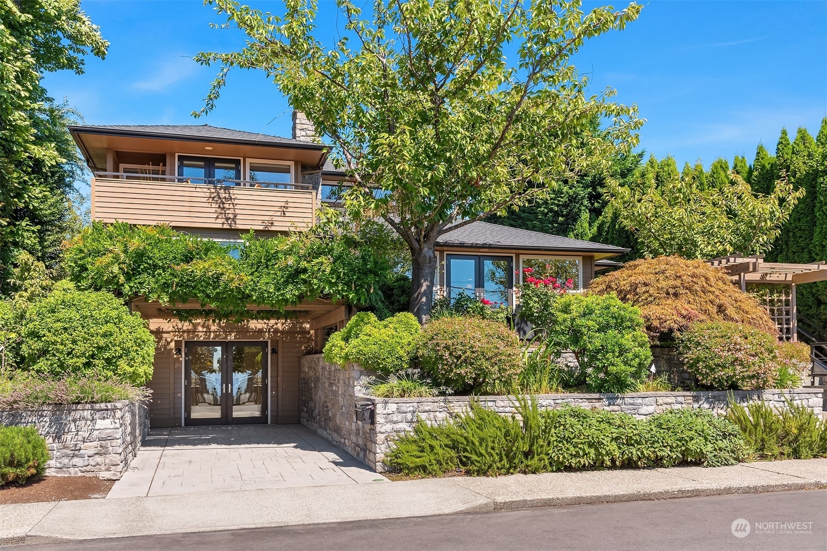 Property Photo: 412 11th Avenue W WA 98033