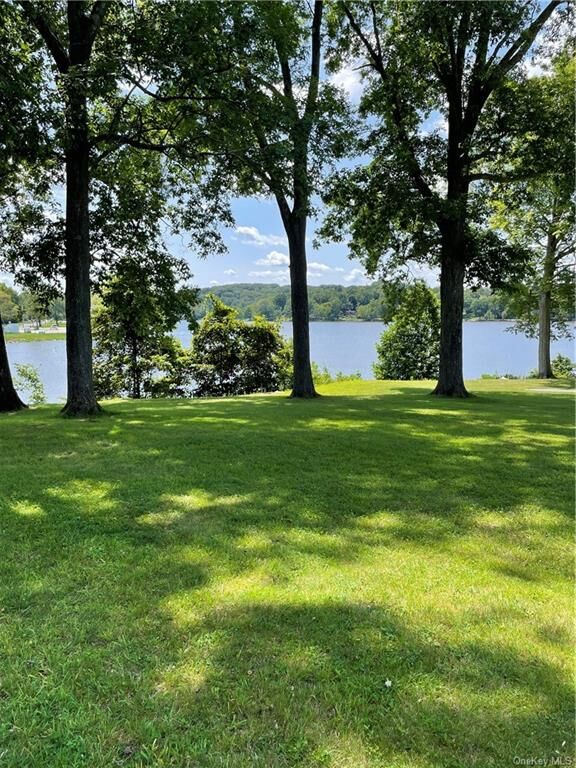 152 Lakeshore Drive E  Carmel NY 10512 photo