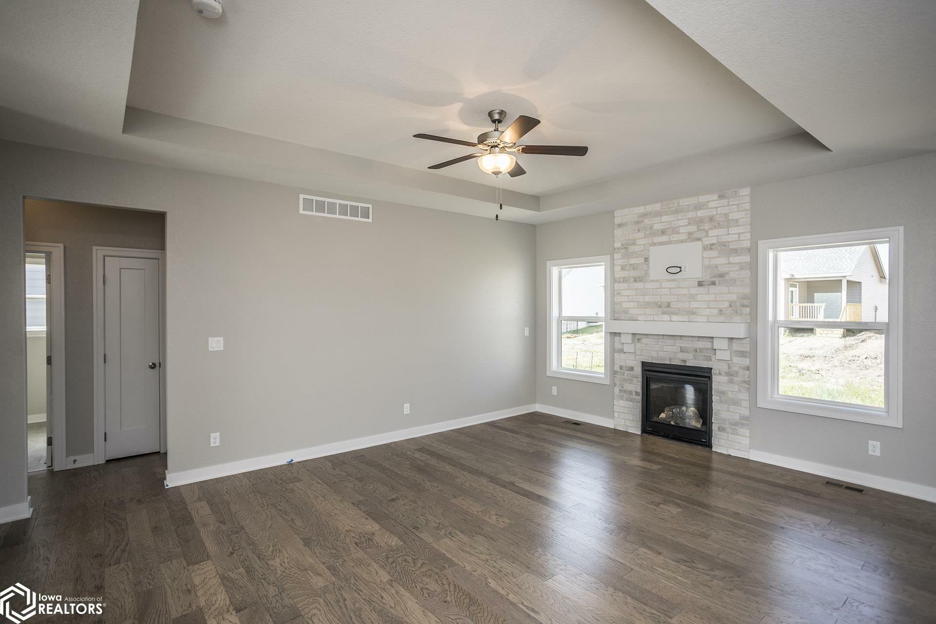 Property Photo:  2520 Knollway Drive  IA 50158 