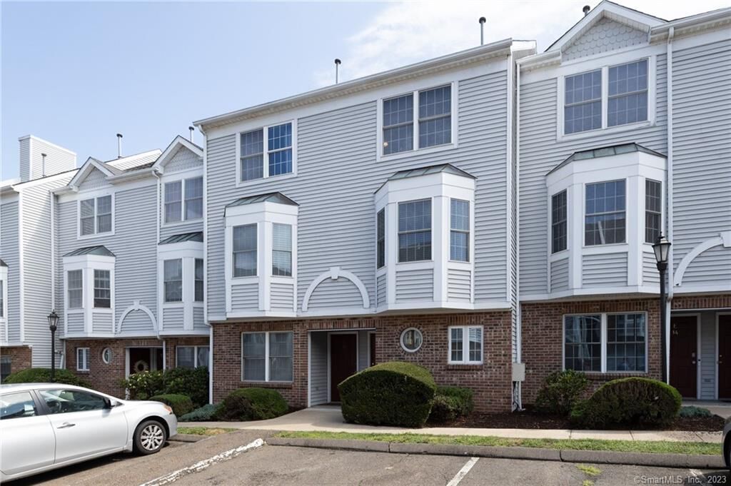 Property Photo:  2612 North Avenue E12  CT 06604 