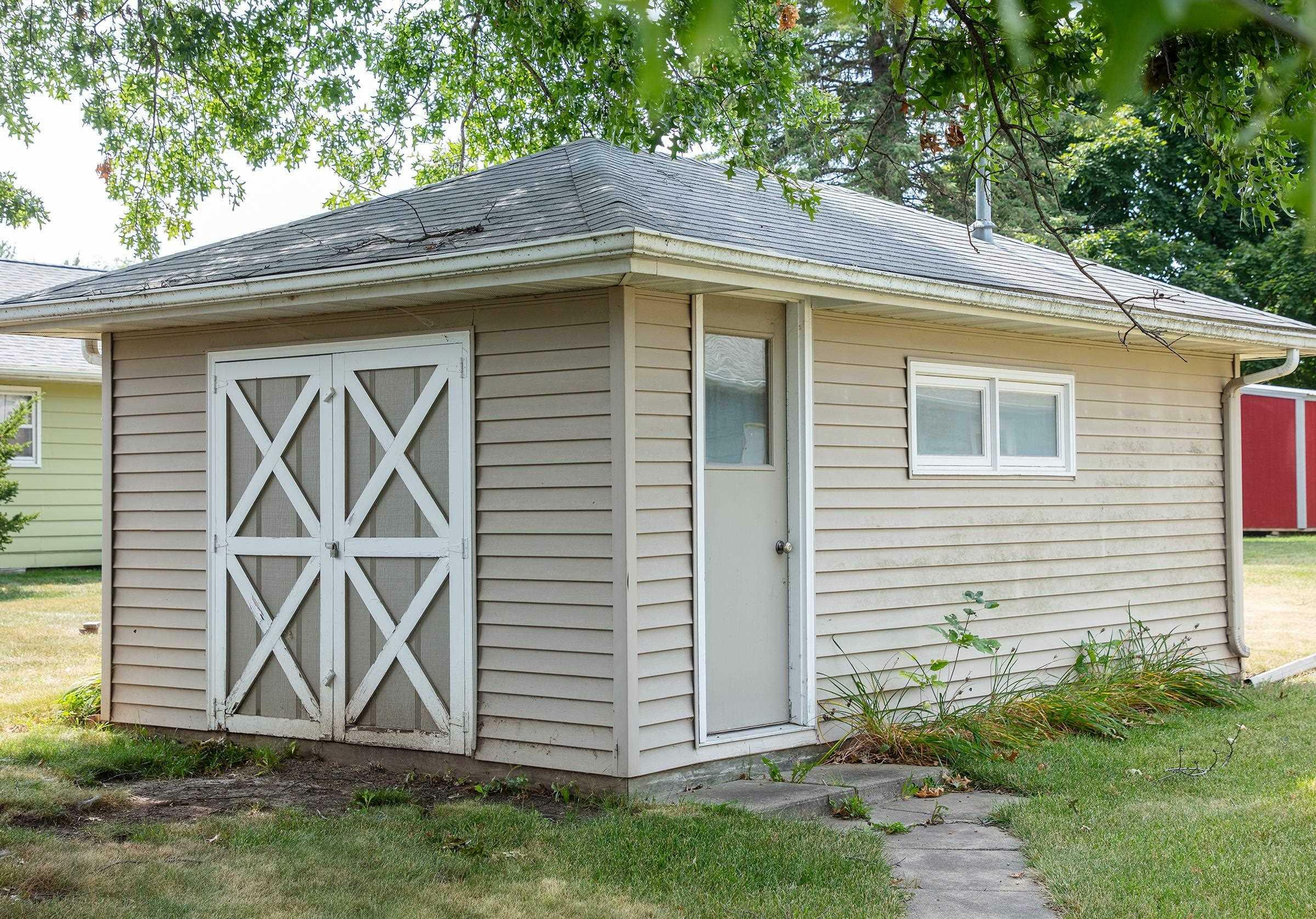 Property Photo:  815 NW Greenfield Ave  IA 50677 