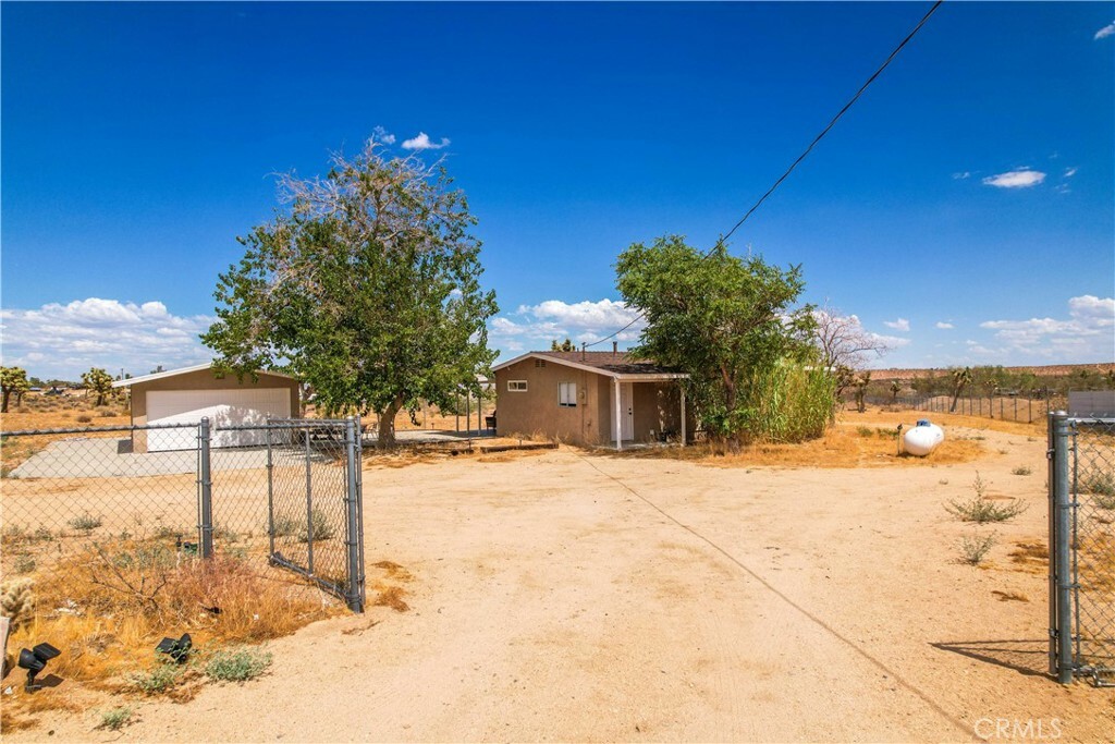 Property Photo:  1425 Wamego Trail  CA 92284 