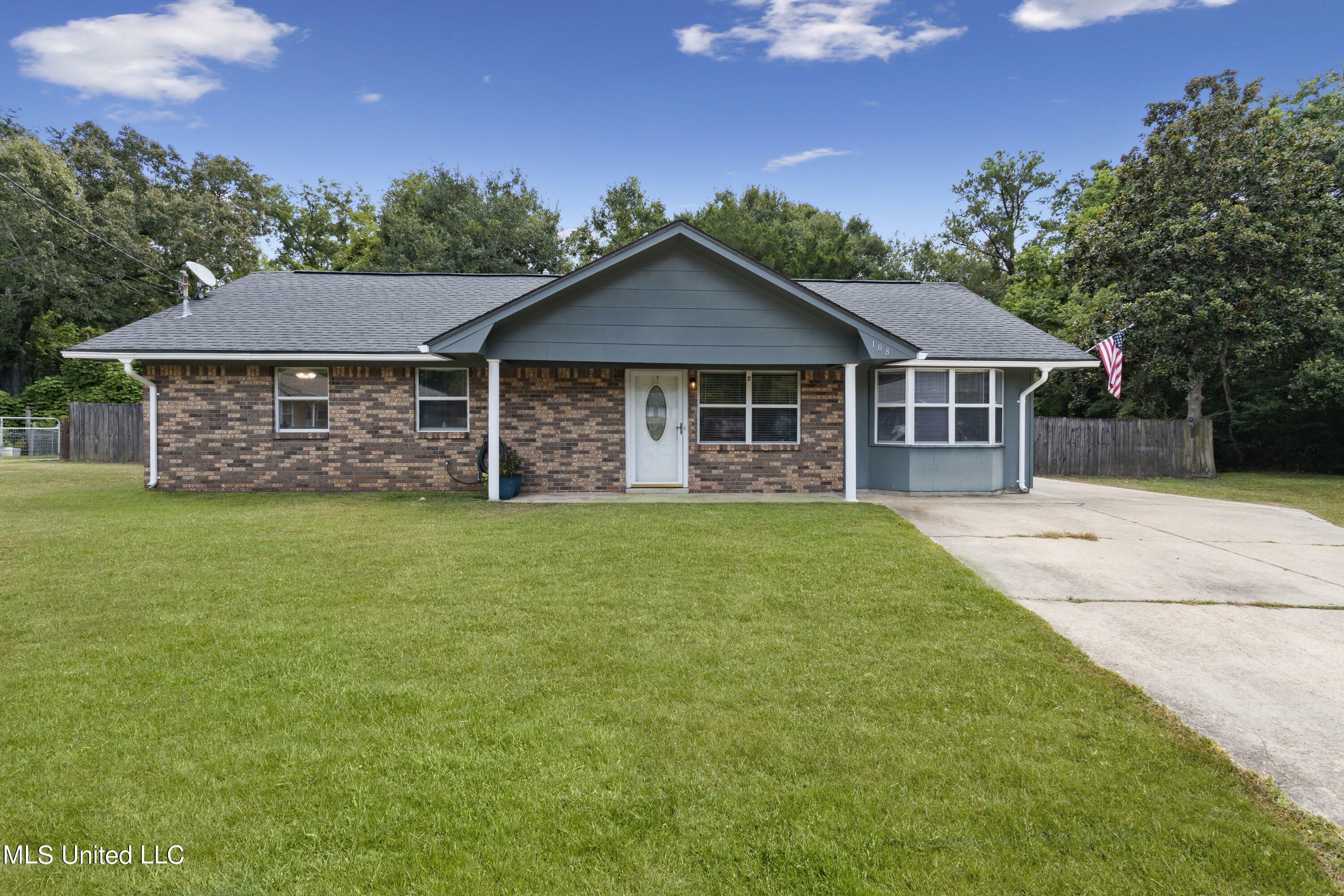 Property Photo:  108 Burton Court  MS 39564 