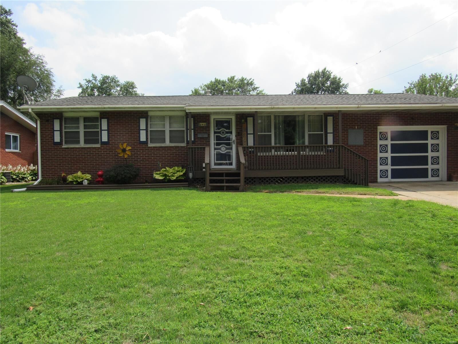 Property Photo:  646 Payne Street  IL 62095 