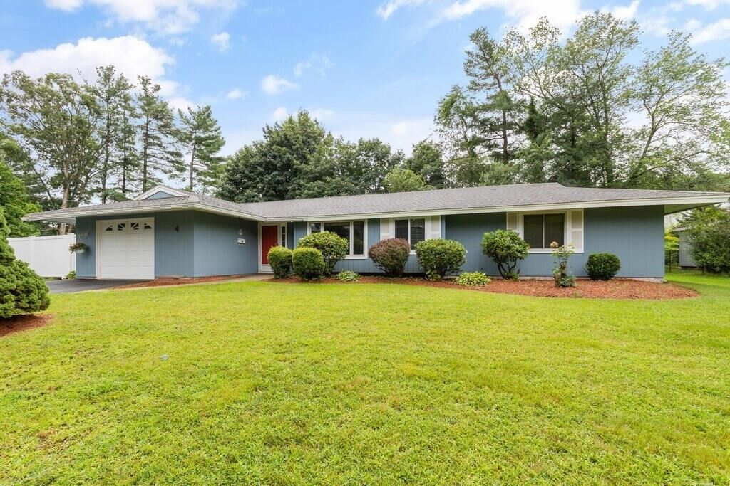 Property Photo:  4 Gwinnett Rd  MA 01960 