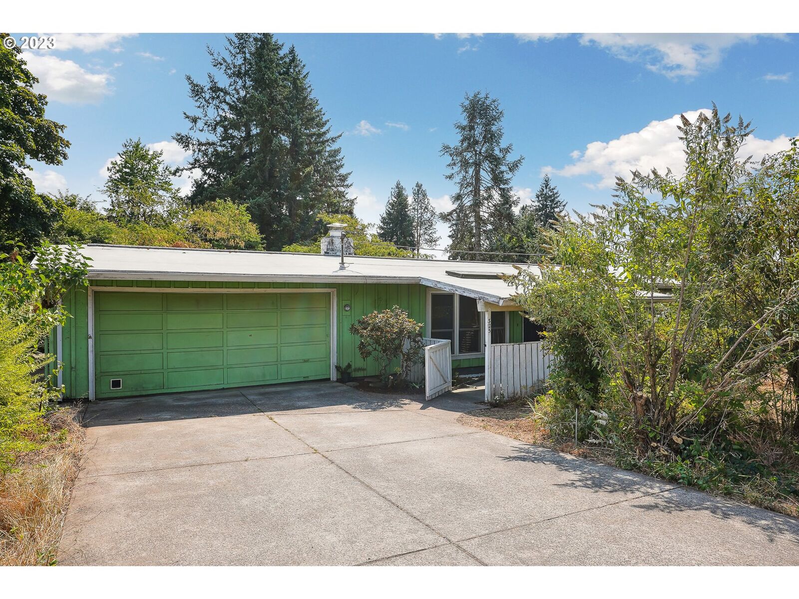 Property Photo:  325 Beverly Ln  OR 97027 