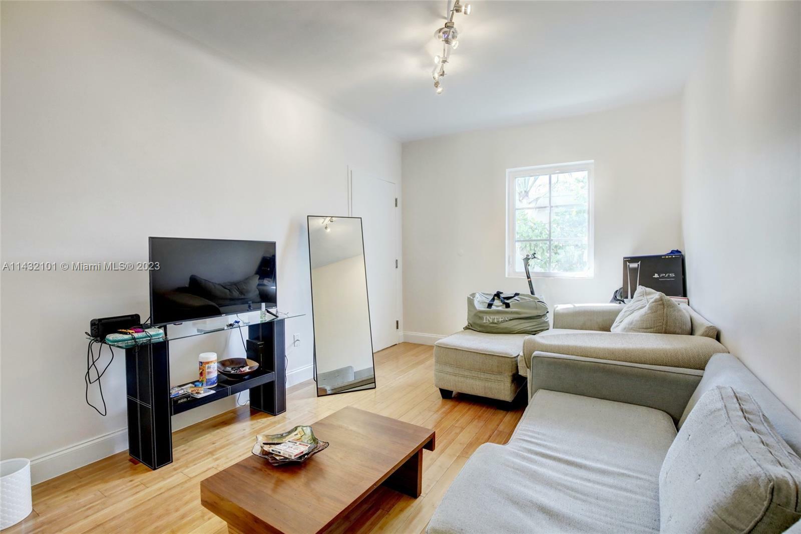 Property Photo:  1510 Meridian Ave 12  FL 33139 