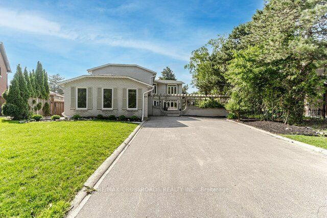 Property Photo: 65 Ames Circ ON M3B3C2