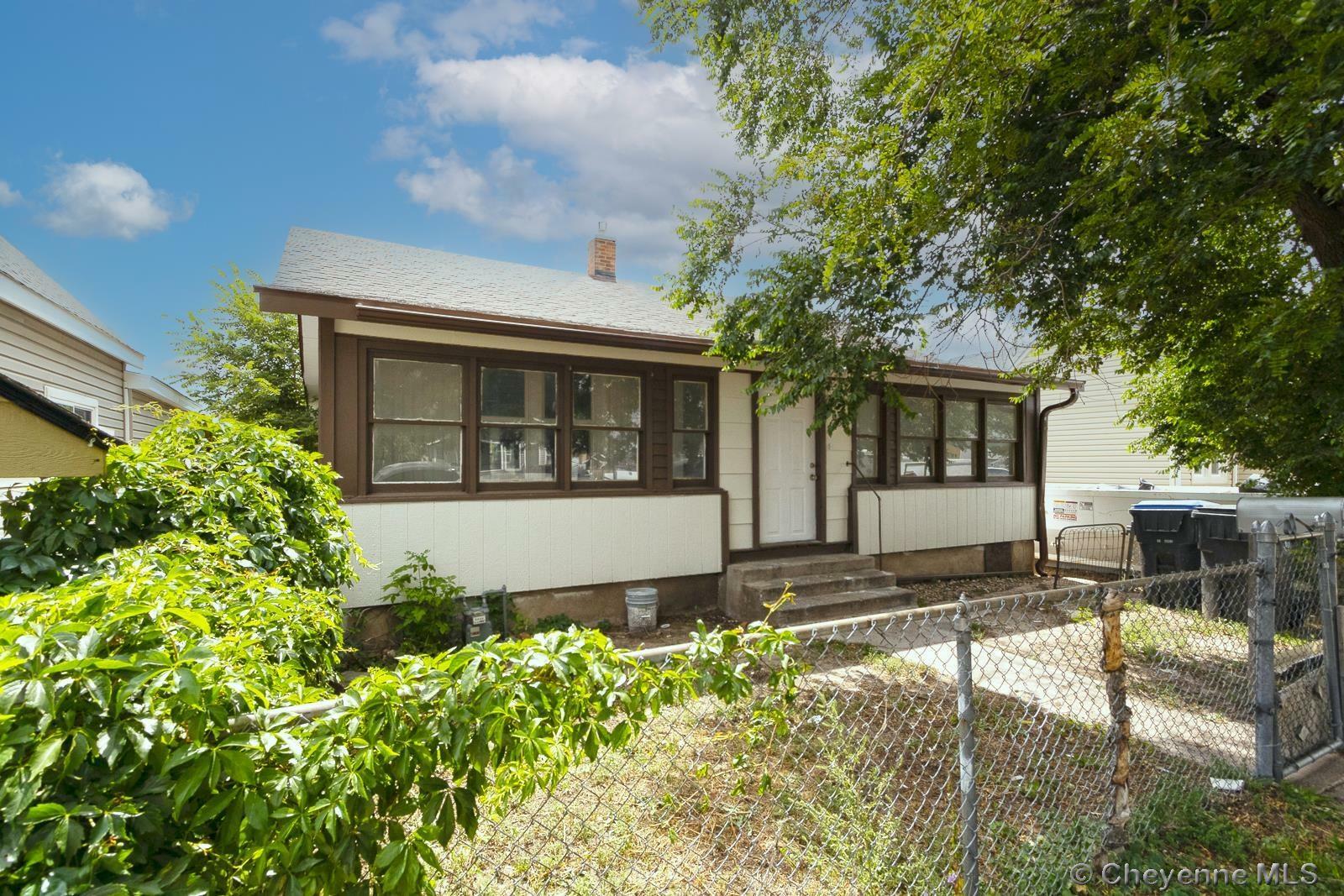 Property Photo: 205 W 7th St WY 82007