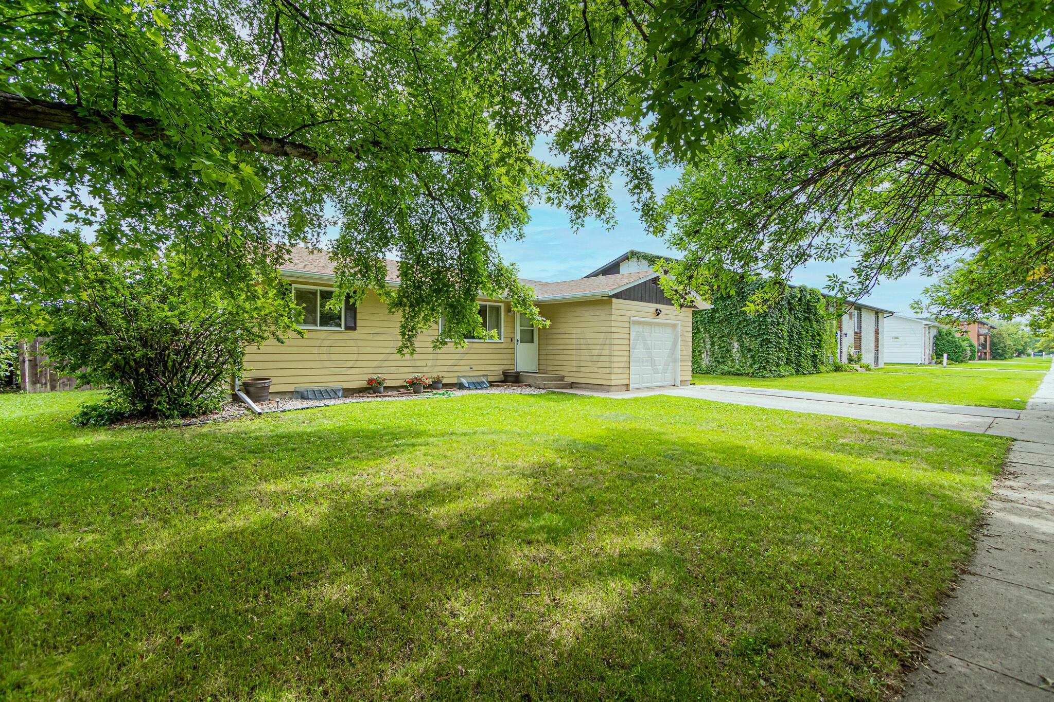 Property Photo: 407 6th Street E ND 58078