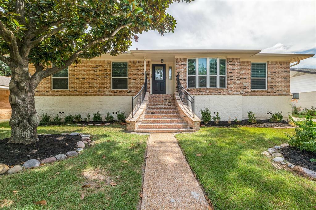 Property Photo: 5511 Cheltenham Drive TX 77096