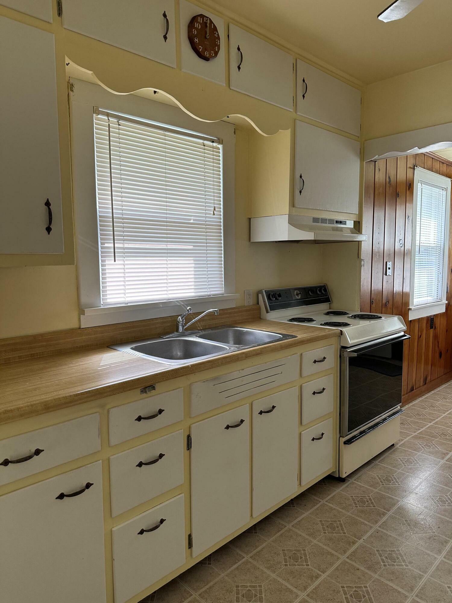 Property Photo: 1414 Marion Street MI 49120