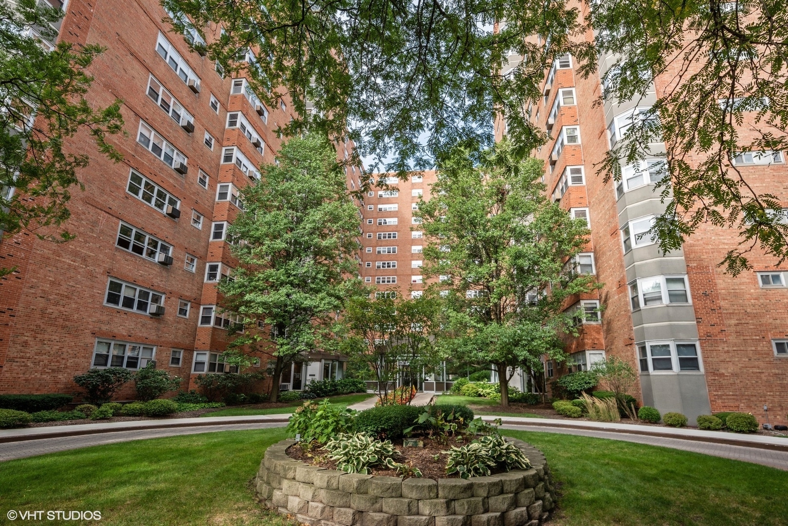 Property Photo:  4980 N Marine Drive 1033  IL 60640 