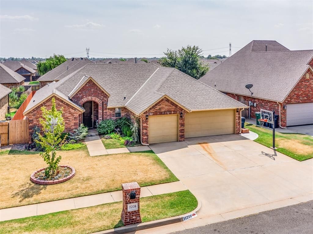 Property Photo: 11208 SW 37th Court OK 73064
