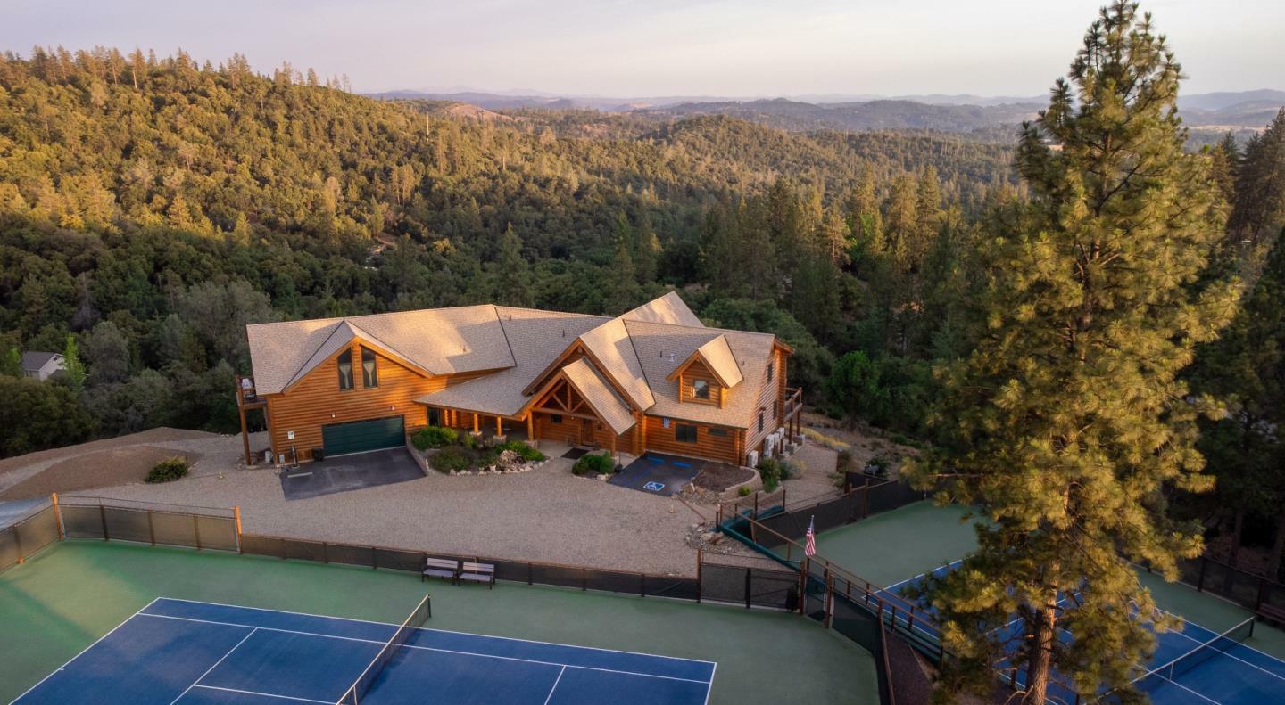 Property Photo: 2081 Ponderosa Way CA 95247