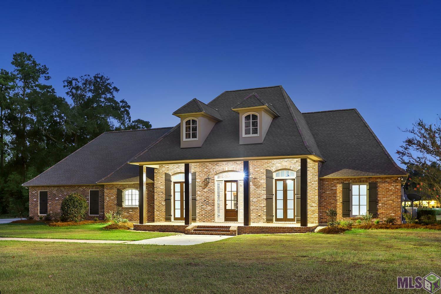 Property Photo: 21098 Oak Alley Dr LA 70754