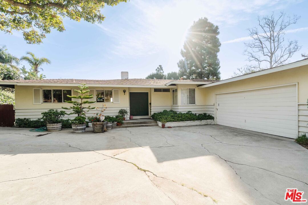 Property Photo:  14722   Oracle Pl  CA 90272 