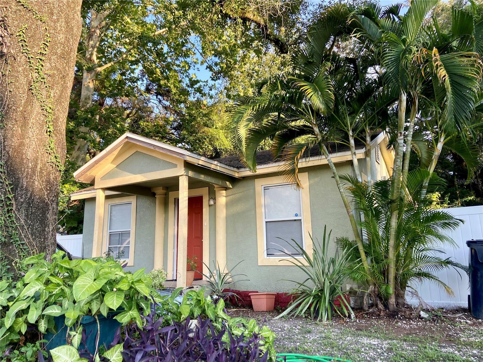 Property Photo:  1705 E Diana Street  FL 33610 