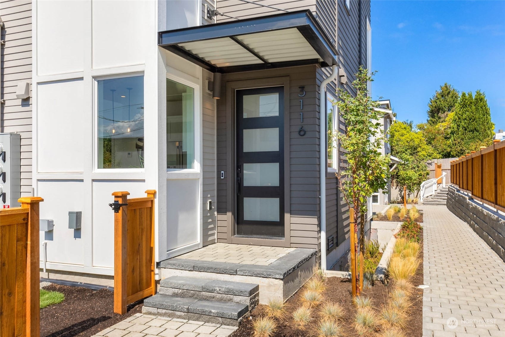 Property Photo:  3116 W Raye Street  WA 98199 