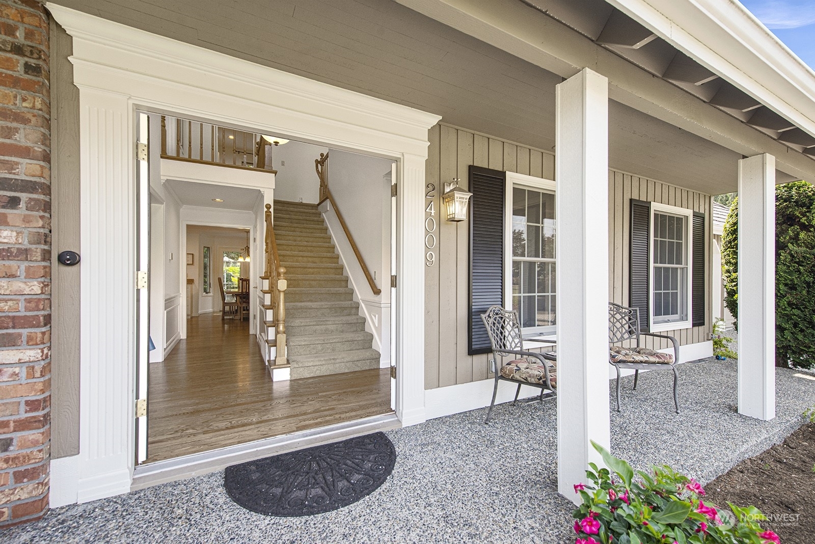 Property Photo: 24009 SE 47th Place WA 98029