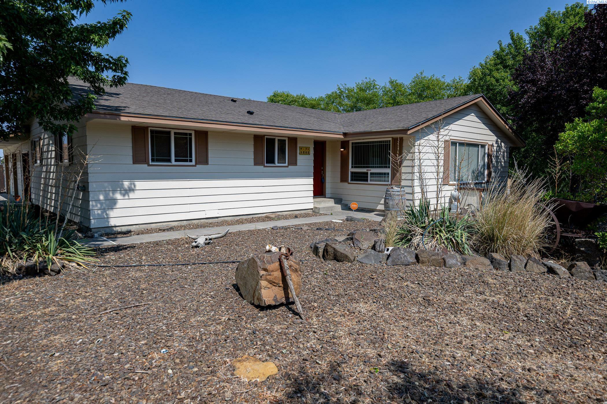 Property Photo:  1202 Karen Ave  WA 99320 