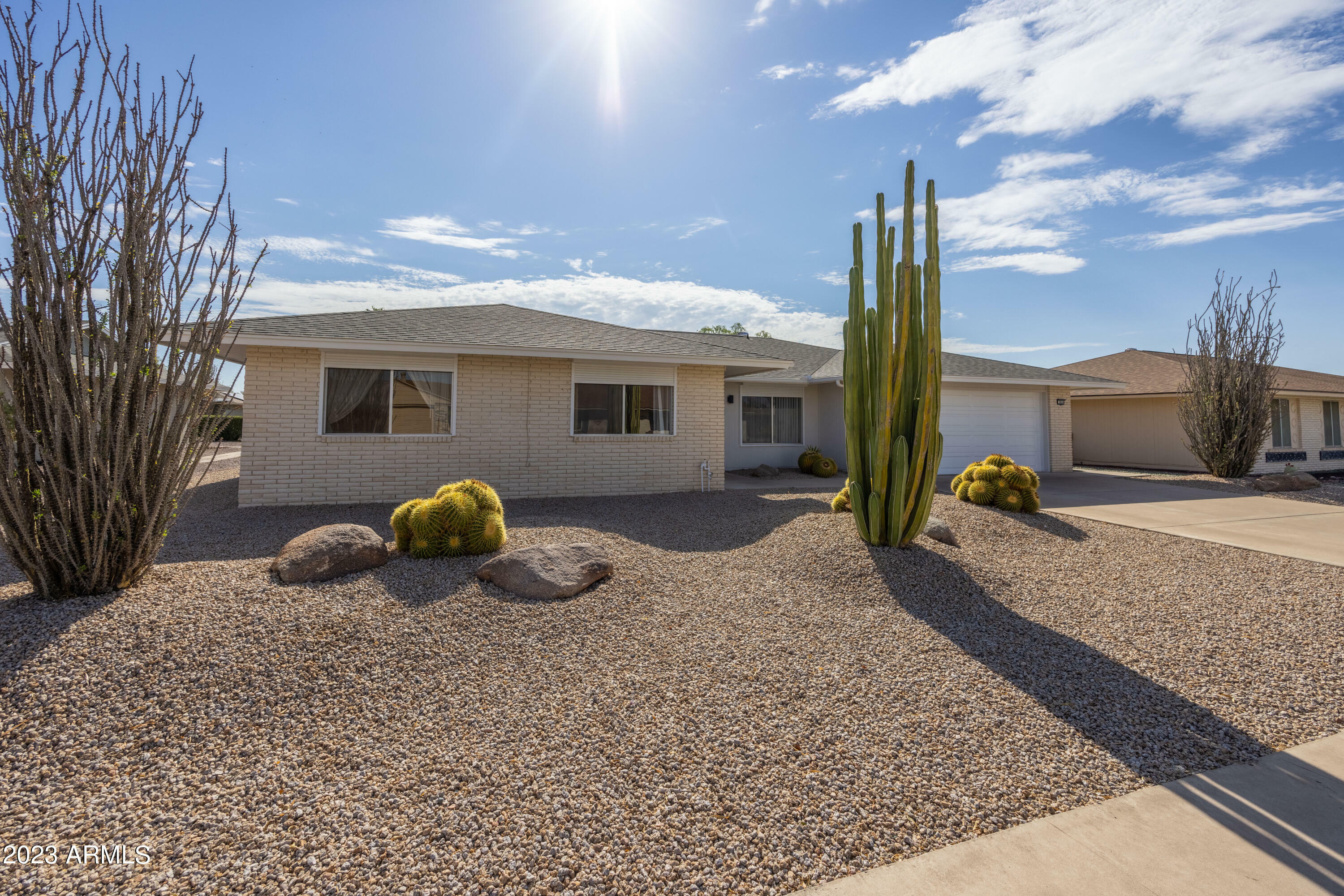 Property Photo: 9624 W Glen Oaks Circle AZ 85351