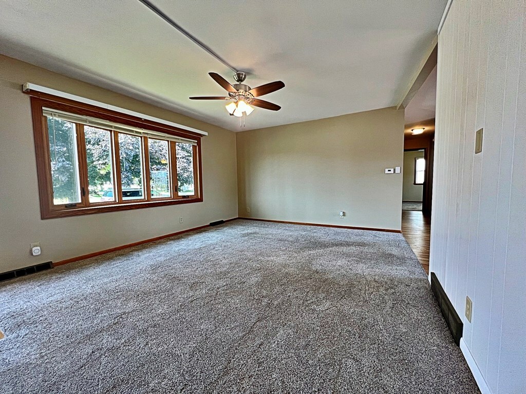 Property Photo:  2415 North 15th Place  IA 50501 