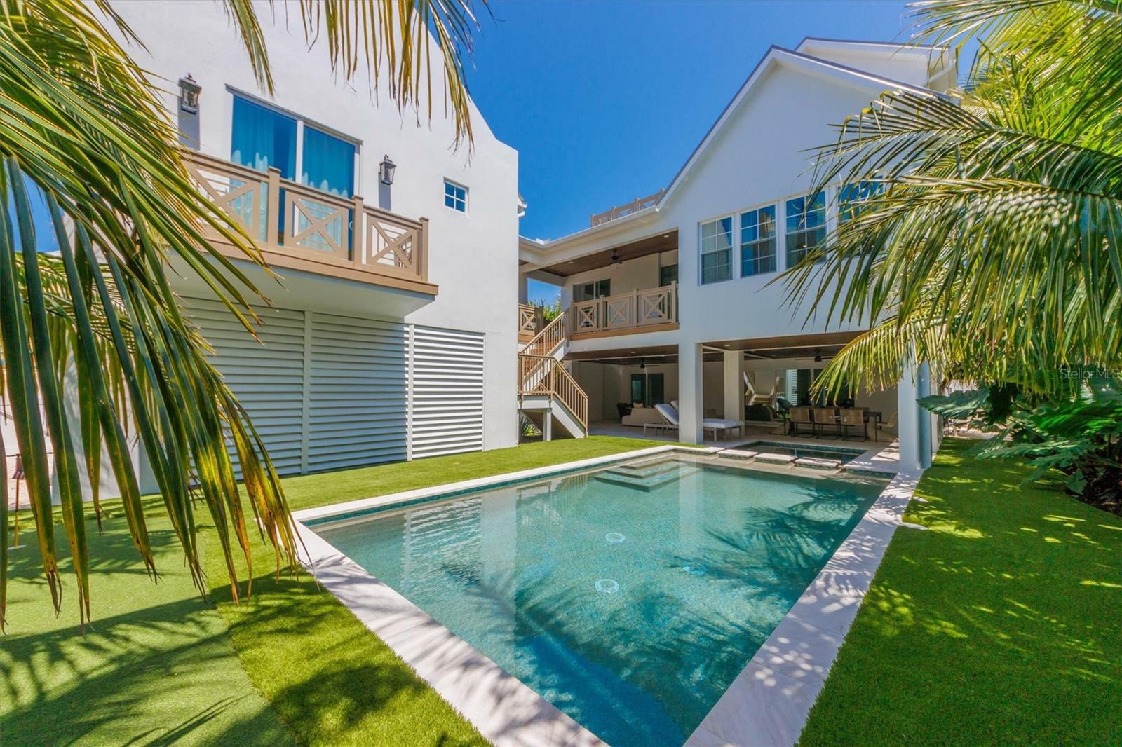 Property Photo: 416 Alamanda Road FL 34216