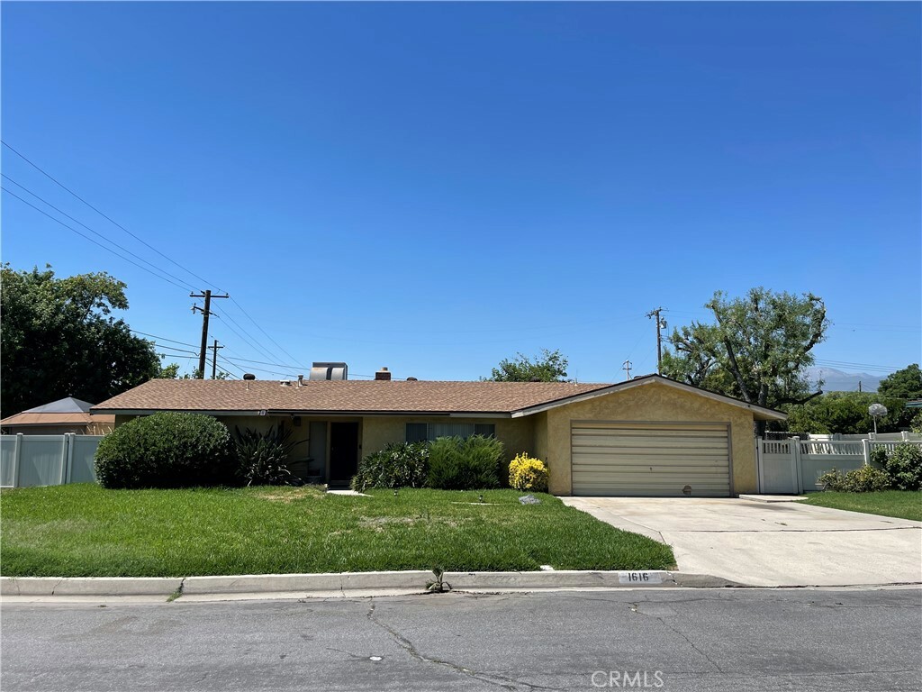 Property Photo: 1616 N Encina Ave CA 92376