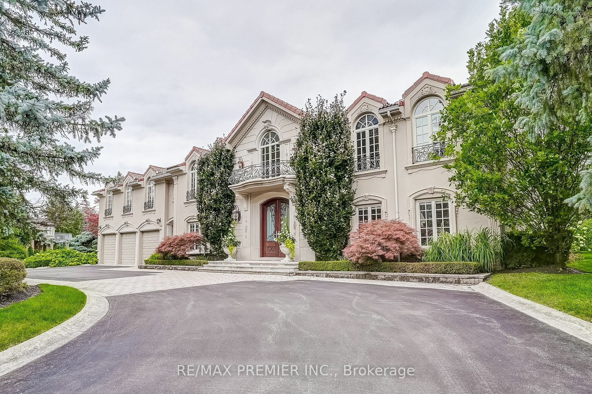 Property Photo: 38 Sandy'S Dr ON L4L3E3