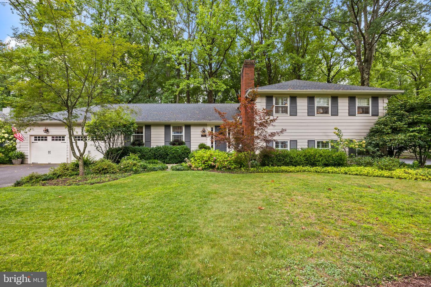 Property Photo: 407 Essex Lane PA 19067