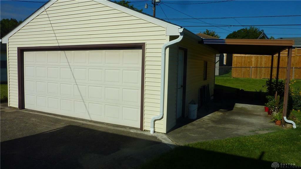 Property Photo: 1621 Selkirk Road OH 45432