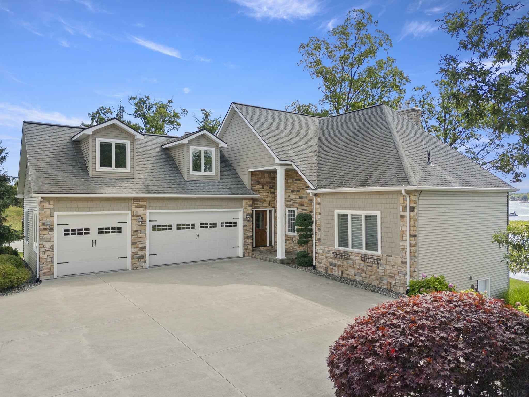 Property Photo: 140 Ln 270A Hamilton Lk IN 46742