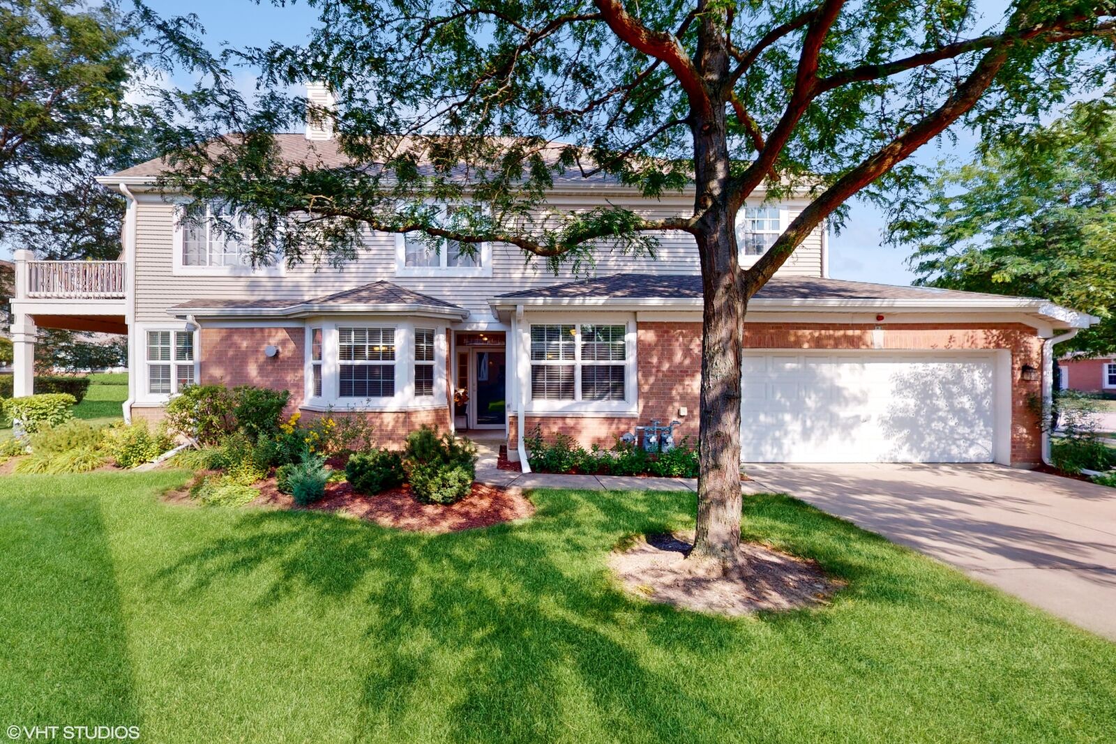 Property Photo: 2590 Camberley Circle 1-810 IL 60154