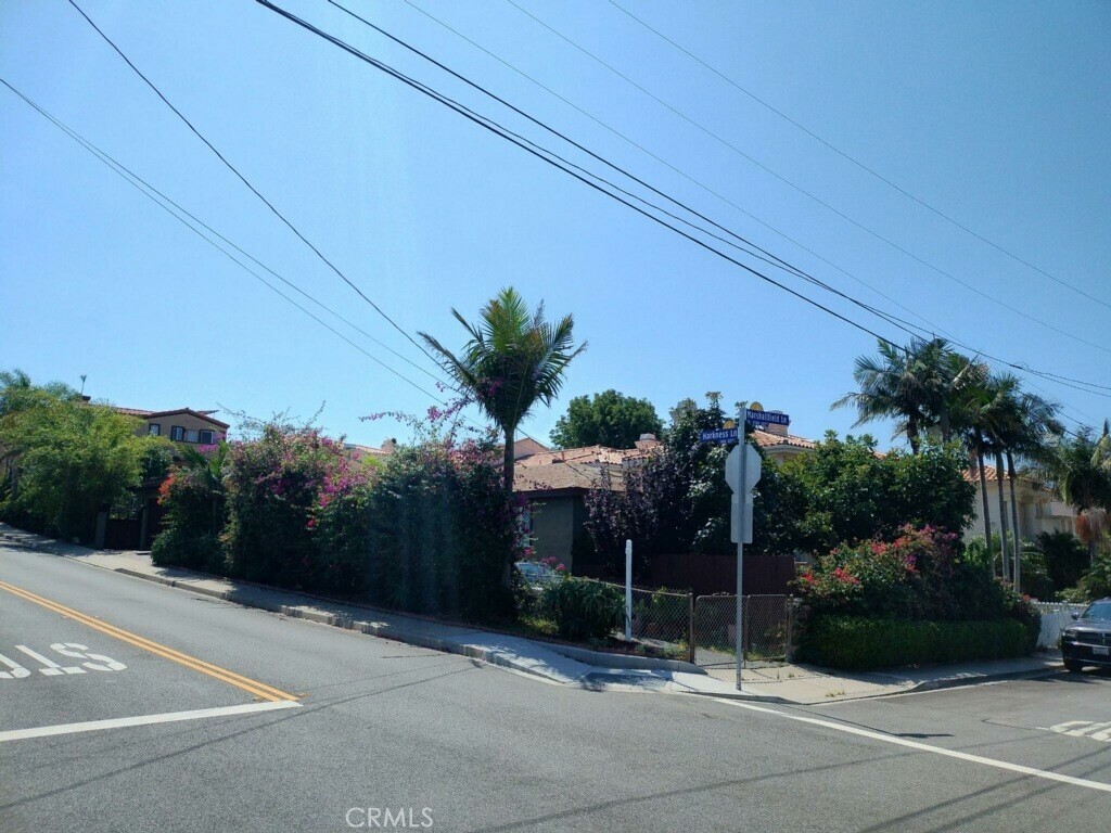 Property Photo:  1716 Marshallfield Lane  CA 90278 