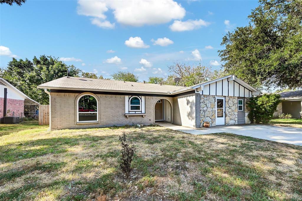 Property Photo: 6008 Lindy Lane TX 76148
