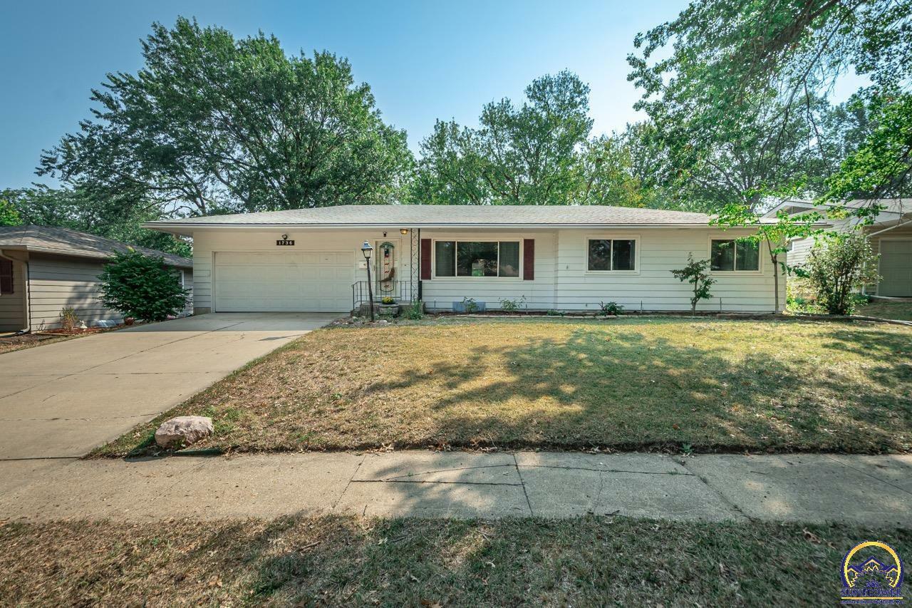 Property Photo:  1736 SW Cheyenne Rd  KS 66604 