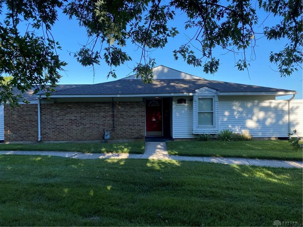 Property Photo: 5859 Troy Villa Boulevard OH 45424