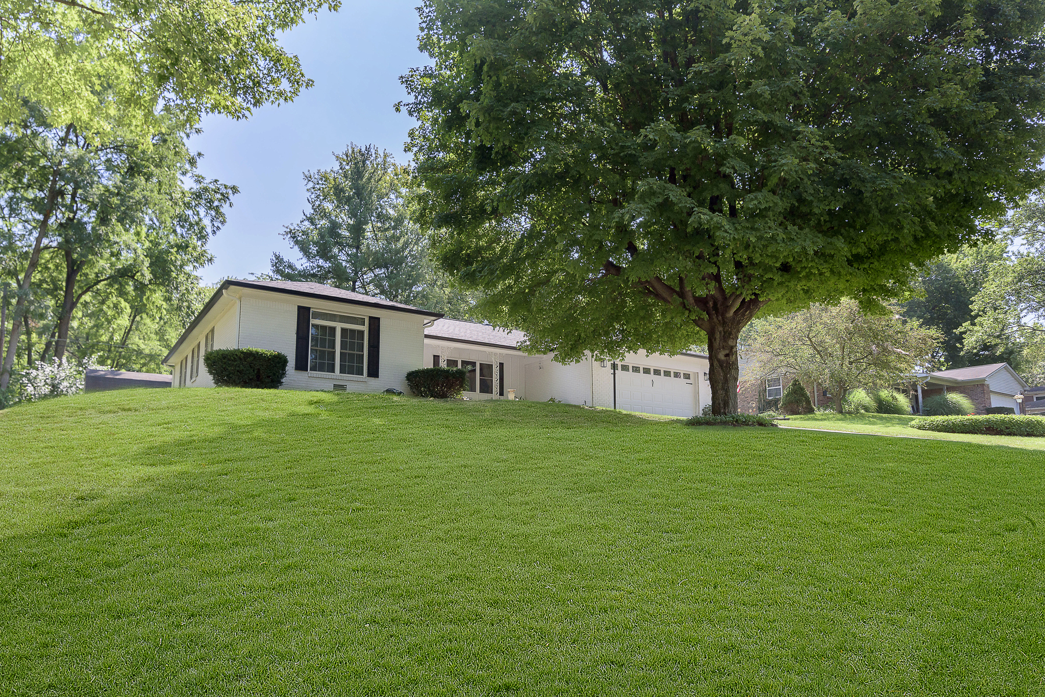 Property Photo: 5 Northview Drive IN 46122