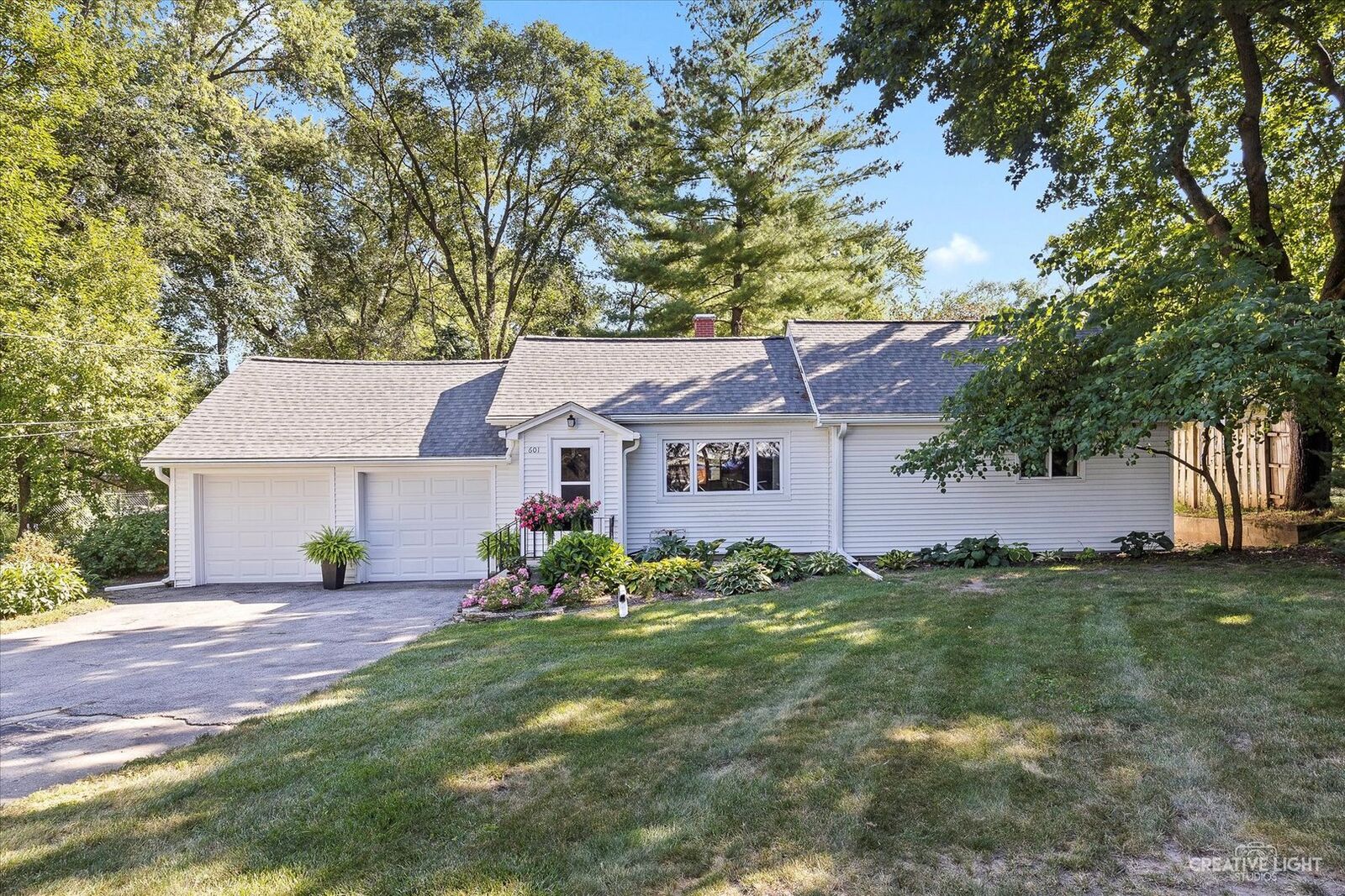 Property Photo:  601 South Drive  IL 60177 