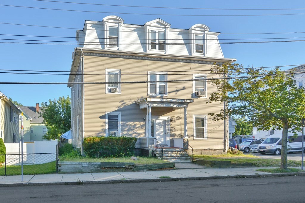 Property Photo:  164 Essex St  MA 01902 