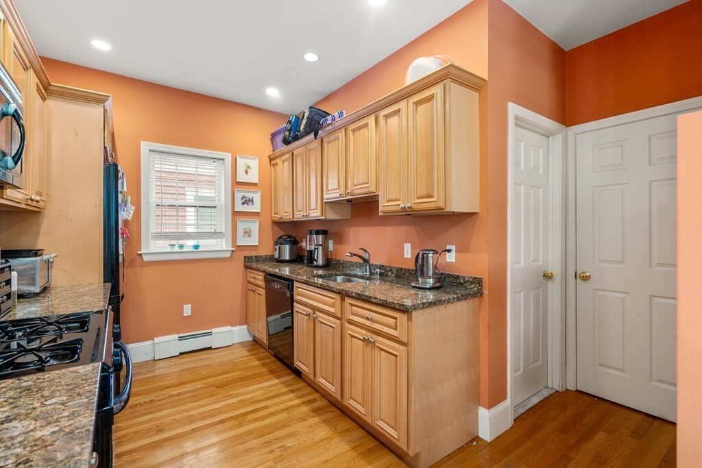 Property Photo:  6-8 Oakland St 2  MA 02139 