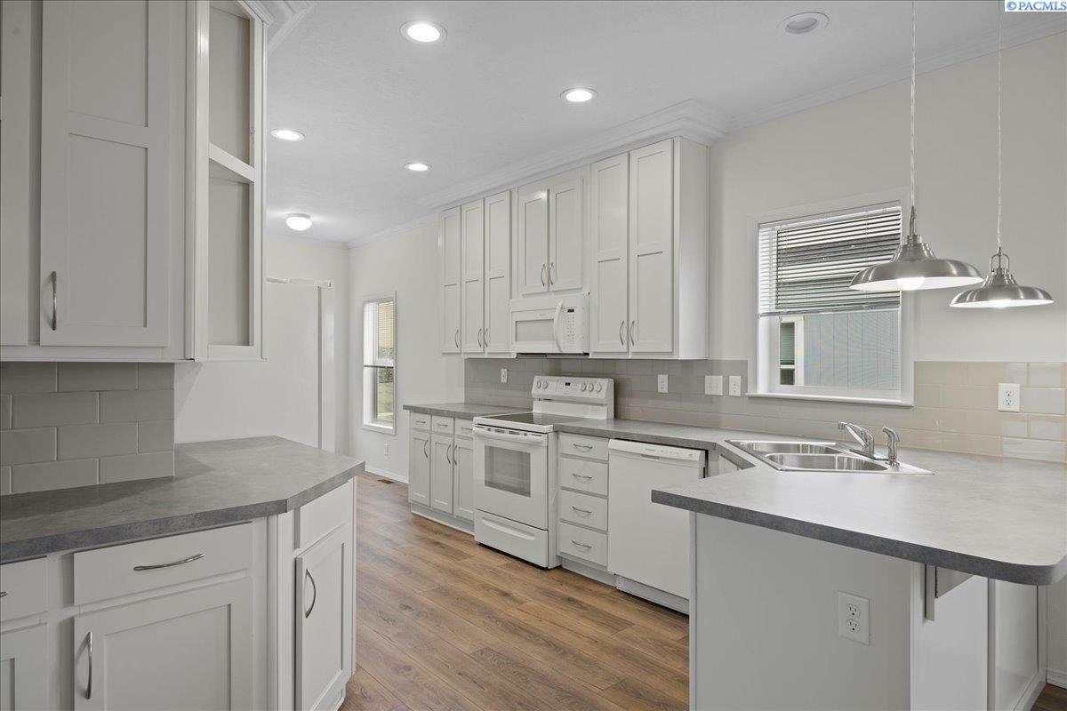 Property Photo: 3517 Road 84, 101C WA 99301