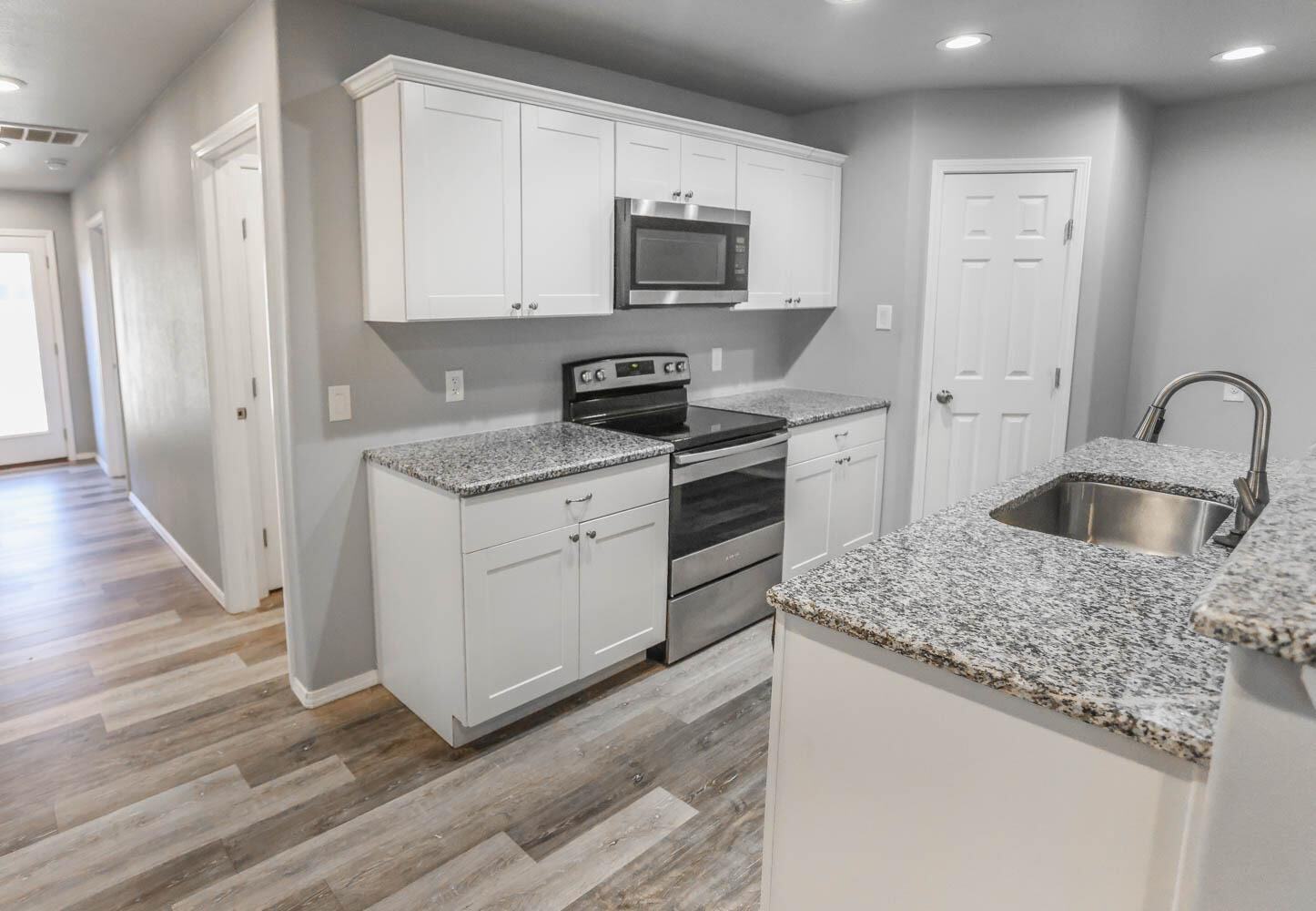 Property Photo: 1107 N Englewood Avenue TX 79416