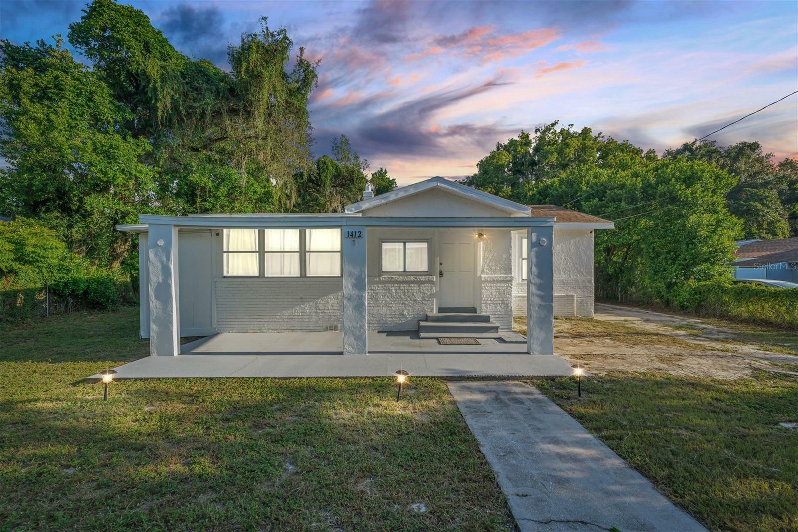 Property Photo:  1412 E 97th Avenue  FL 33612 