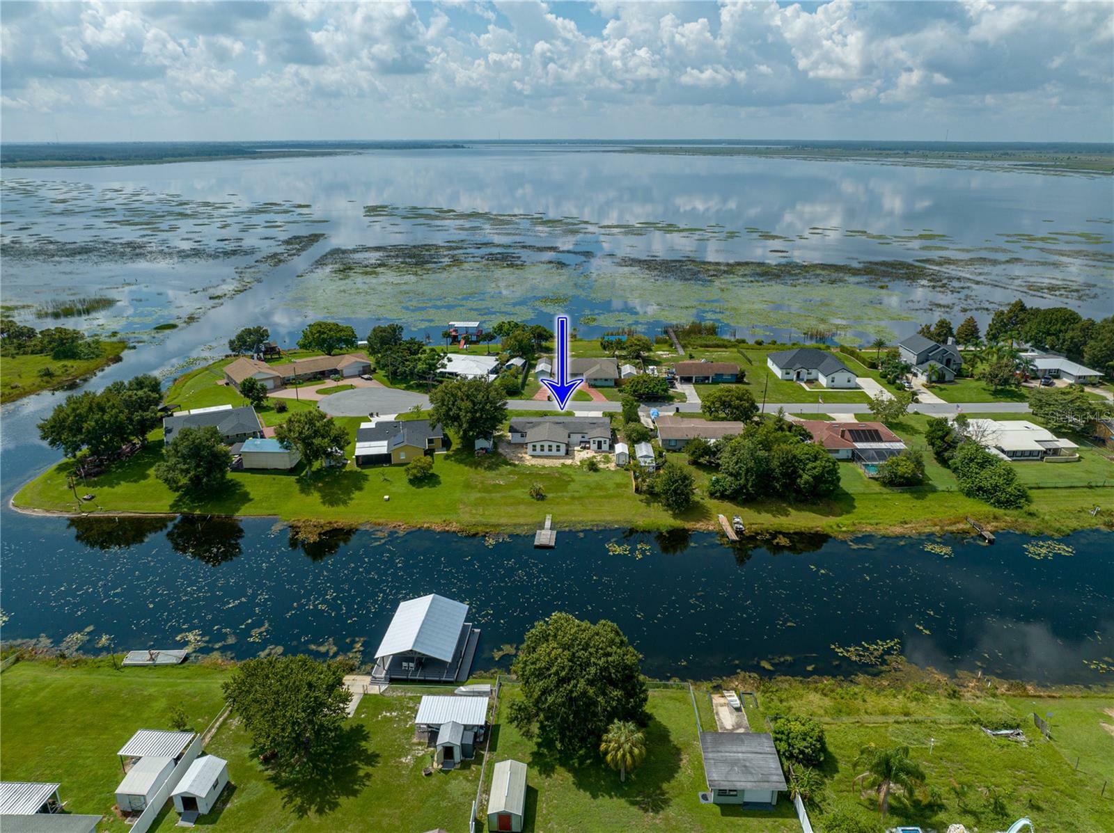 Property Photo: 513 Sunshine Drive FL 33859