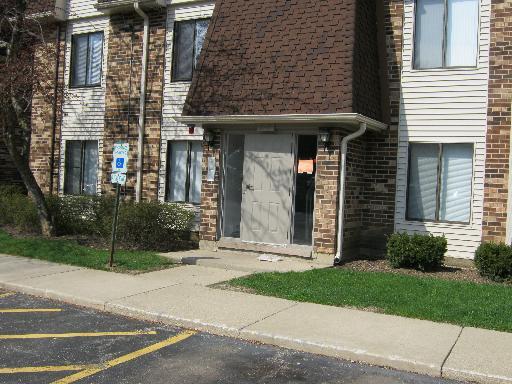 Property Photo:  209 W Court Of Shorewood 2A  IL 60061 