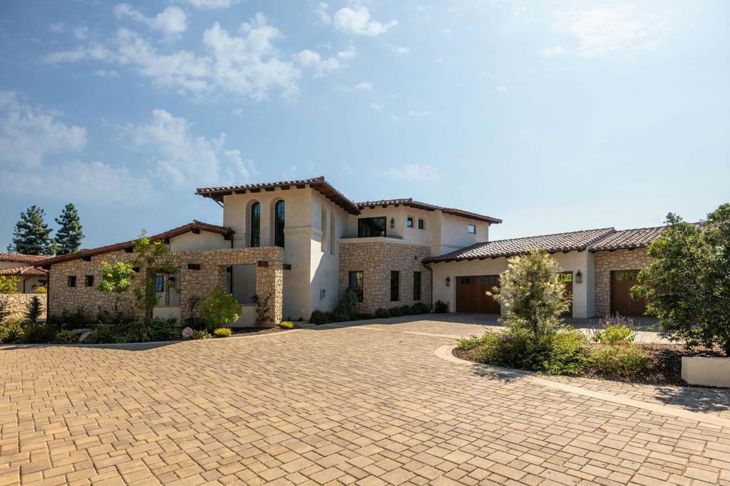 Property Photo: 5922 Via Treville CA 92067