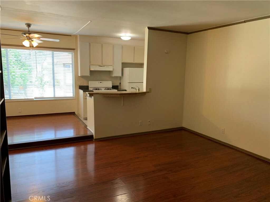 Property Photo:  21000 Parthenia Street 14  CA 91304 