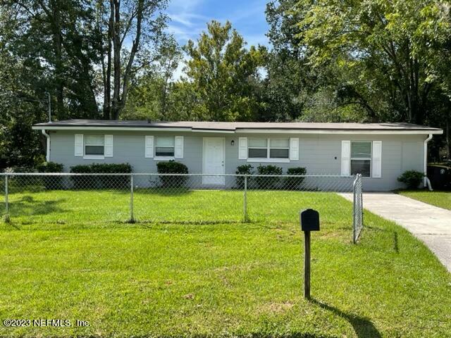 Property Photo: 6928 Goldilocks Lane FL 32210